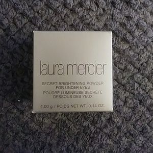 Laura Mercier Brightening powder for under eyes